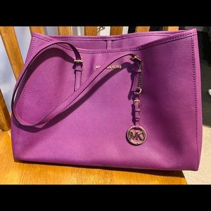 Large Michael Kors purse, basically brand new